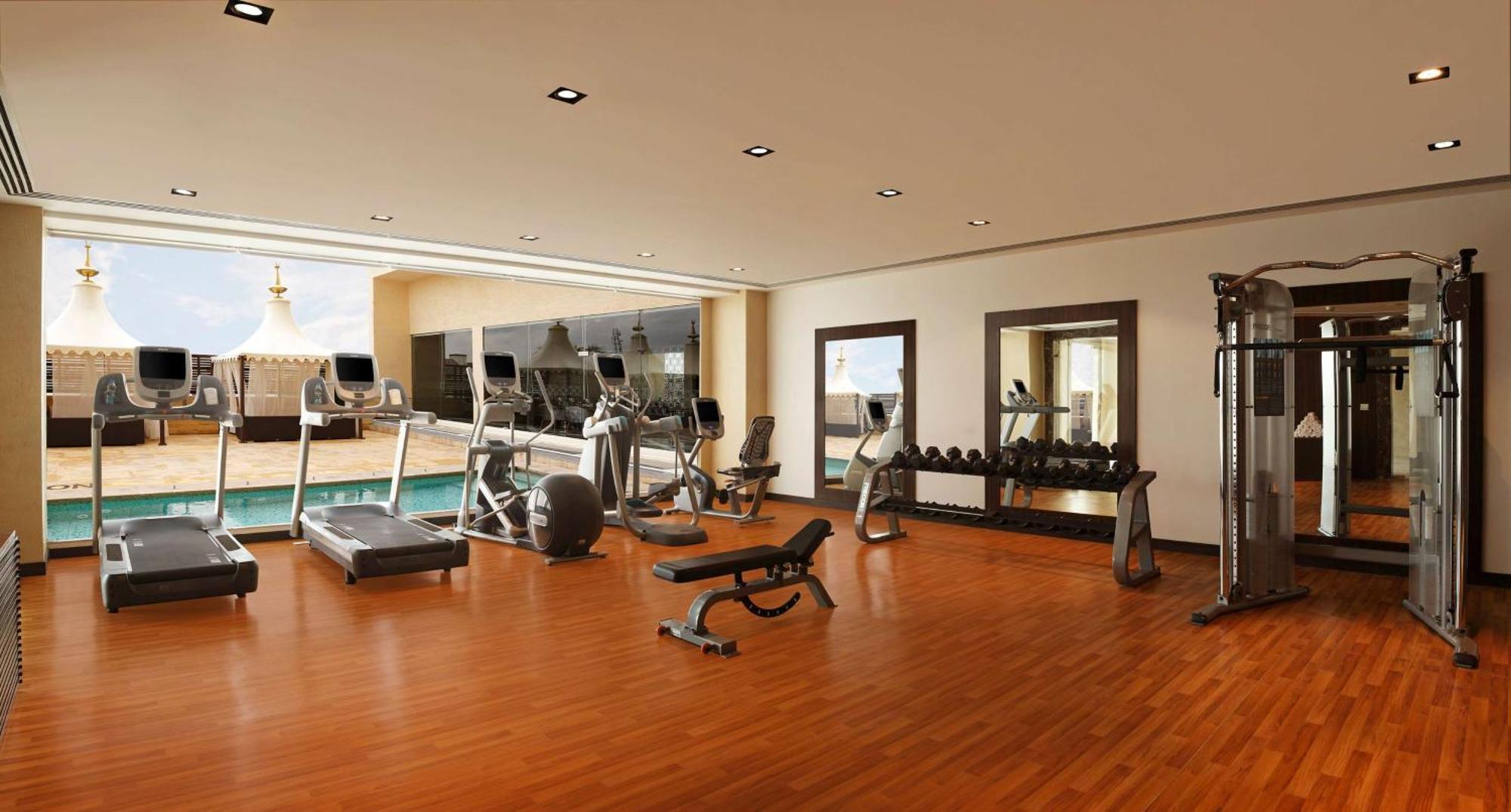 힐튼 자이푸르 호텔 외부 사진 A gym in a hotel