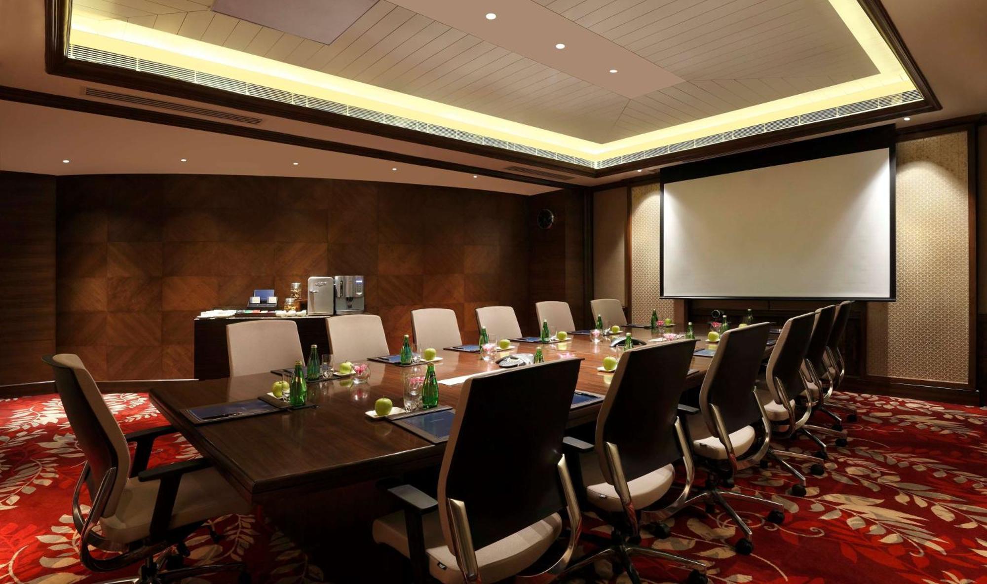 힐튼 자이푸르 호텔 외부 사진 Boardroom at the Taj Mahal Palace, Mumbai