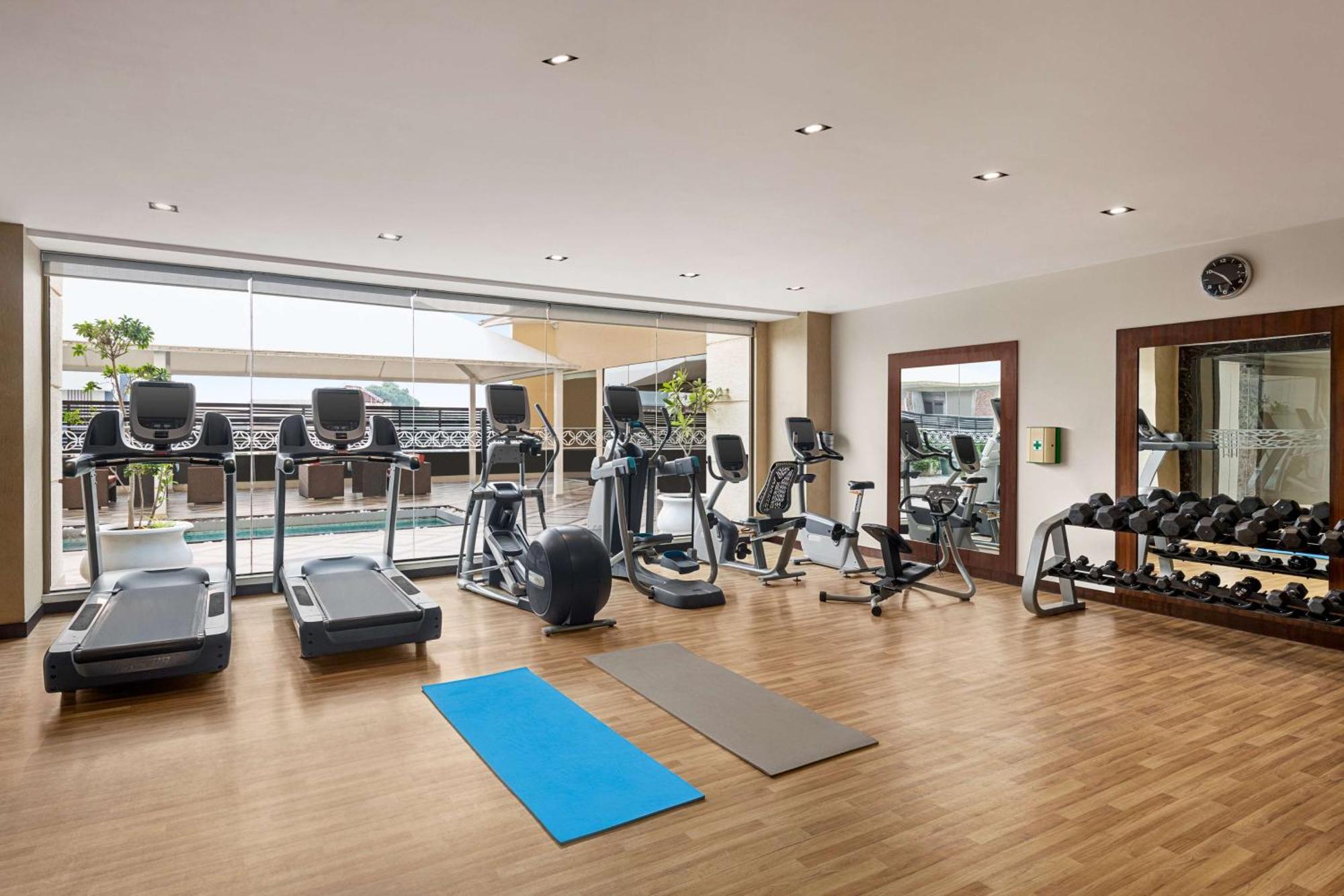힐튼 자이푸르 호텔 외부 사진 The gym at the hotel